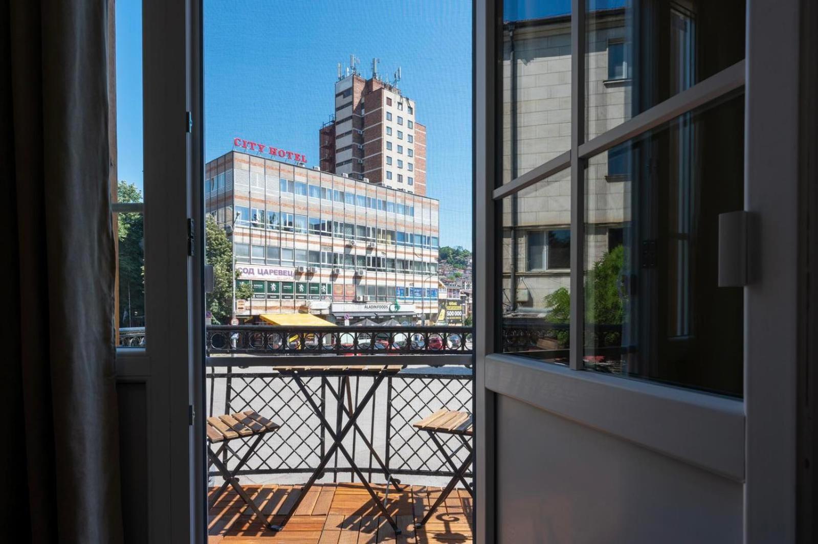 Apartpro Apartments, เวลีคอเทอร์โนโว ภายนอก รูปภาพ